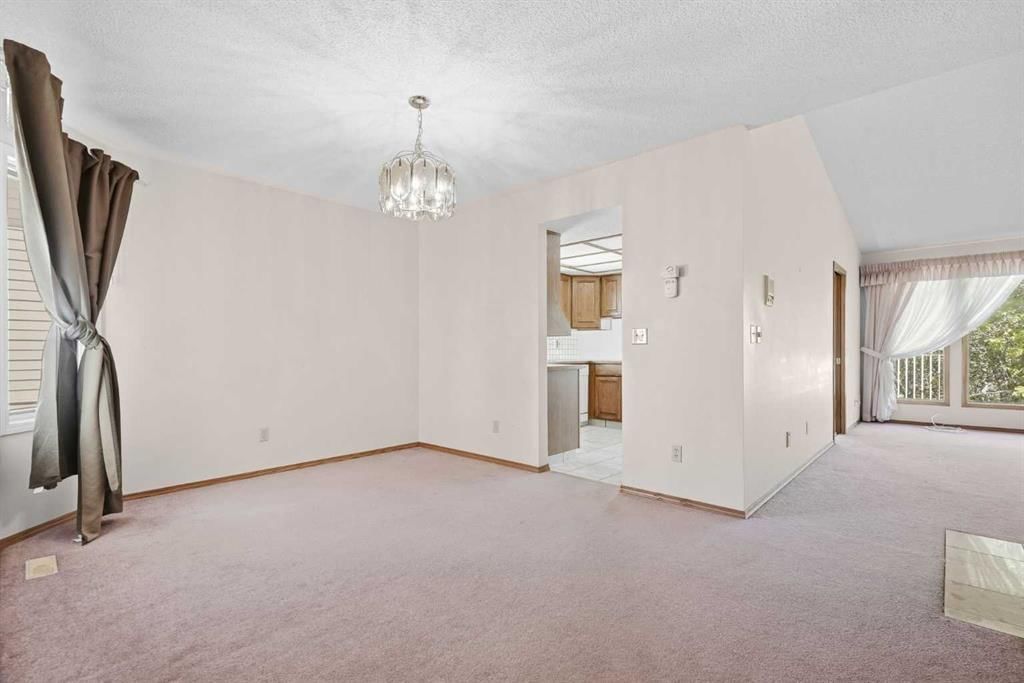 109 Shawnee Rise SW, Calgary — photo 4 of 48