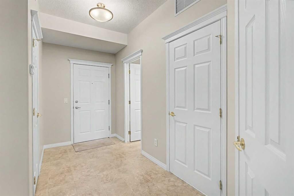 205, 15 Everstone Drive SW, Calgary — photo 4 of 49