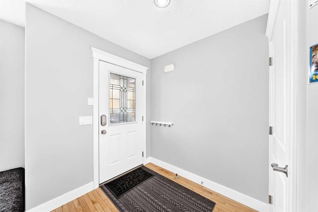 17 Kings Heights Drive SE, Airdrie — photo 3 of 39