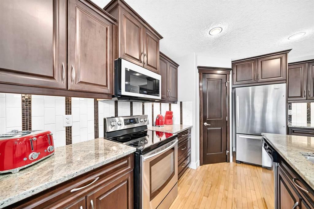 17 Kings Heights Drive SE, Airdrie — photo 4 of 39