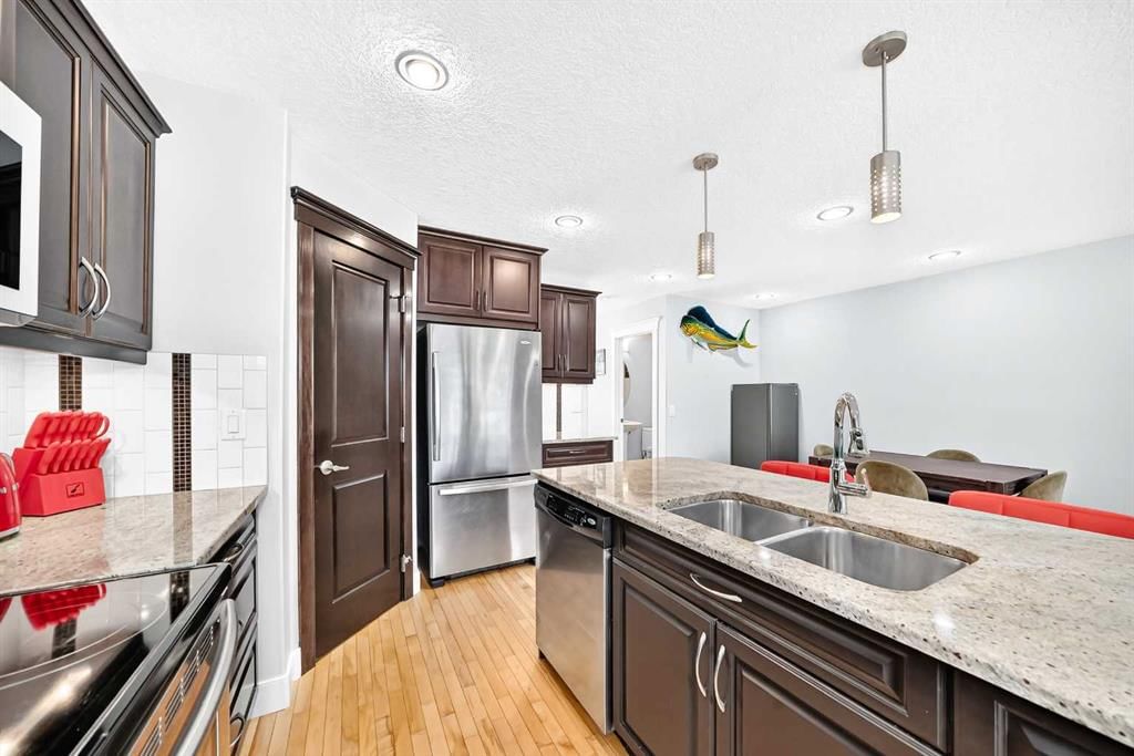 17 Kings Heights Drive SE, Airdrie — photo 5 of 39