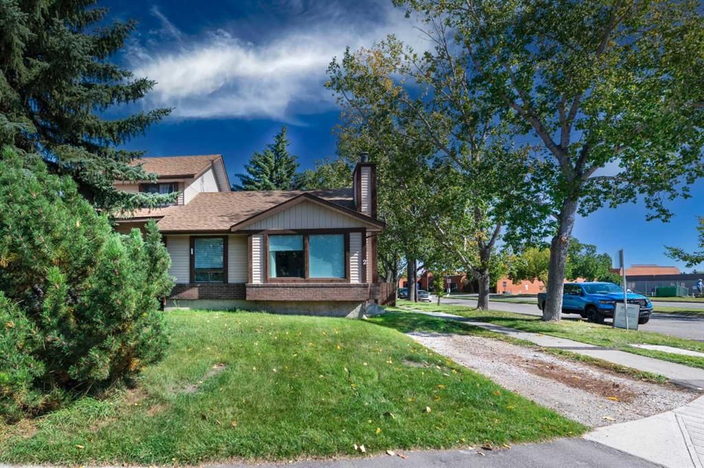 2 Deer Lane Road SE, Calgary — main listing photo