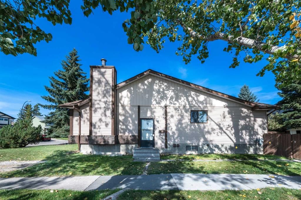 2 Deer Lane Road SE, Calgary — photo 3 of 40