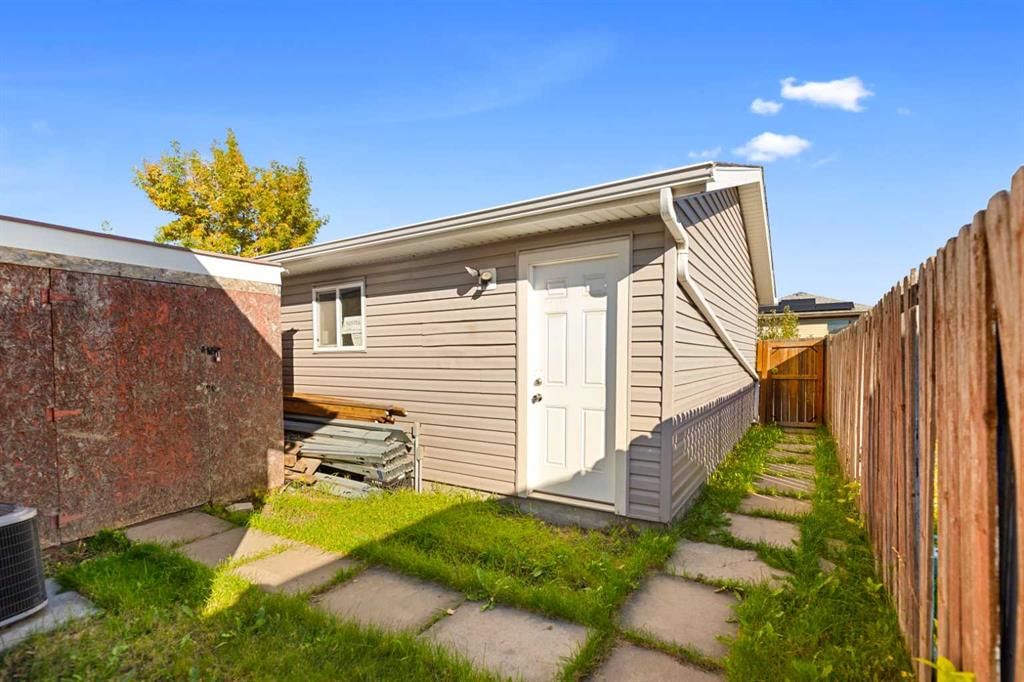 64 Whitworth Way NE, Calgary — photo 5 of 39
