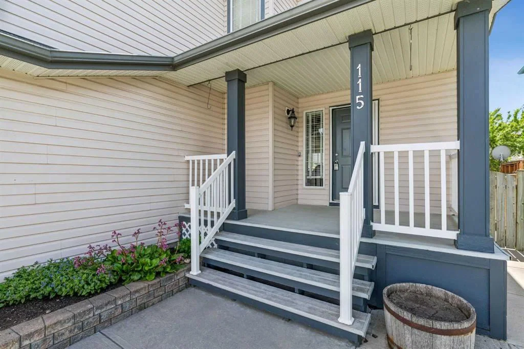 115 Cove Crescent, Chestermere — photo 2 of 28
