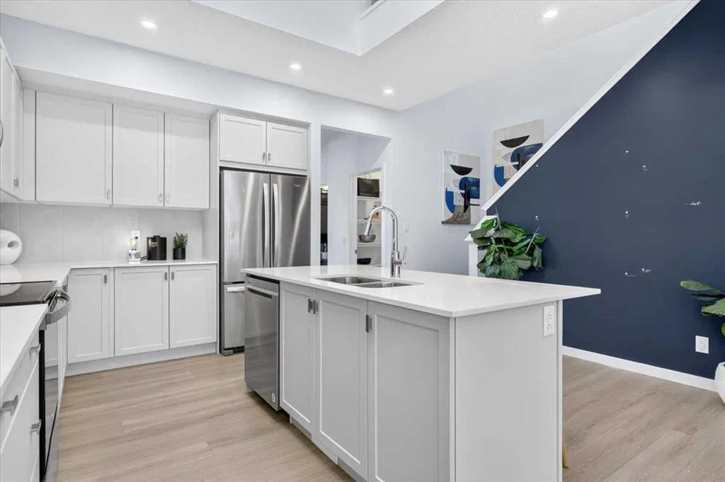 182 Mitchell Road NW, Calgary — photo 5 of 21