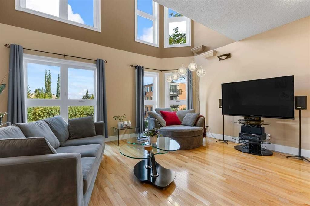 1515 21 Avenue SW, Calgary — main listing photo