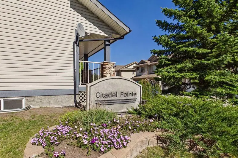 9 Citadel Point NW, Calgary — photo 3 of 39