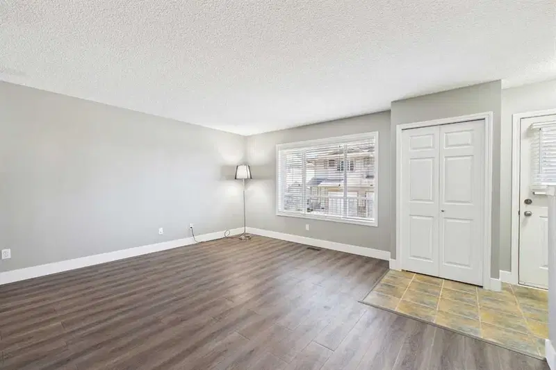 9 Citadel Point NW, Calgary — photo 5 of 39