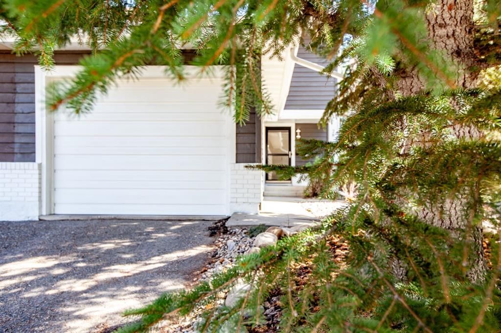 28 Midpark Gardens SE, Calgary — photo 3 of 34