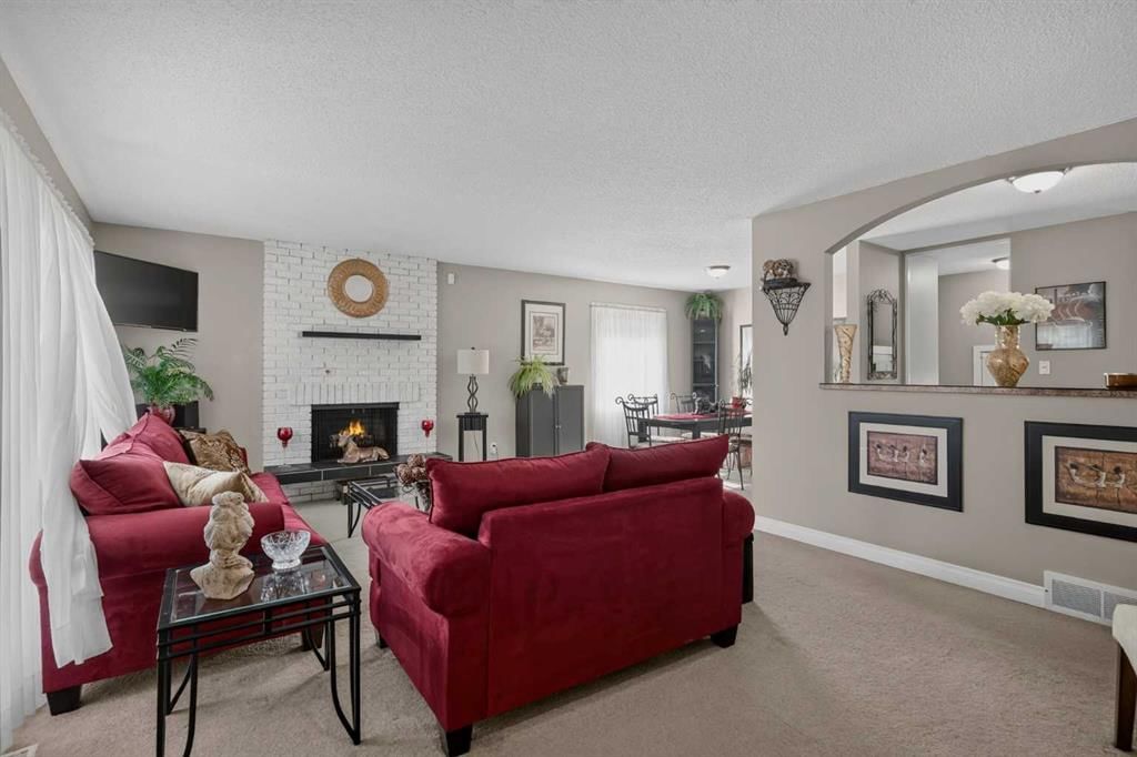 131 Cedarpark Drive SW, Calgary — photo 5 of 50