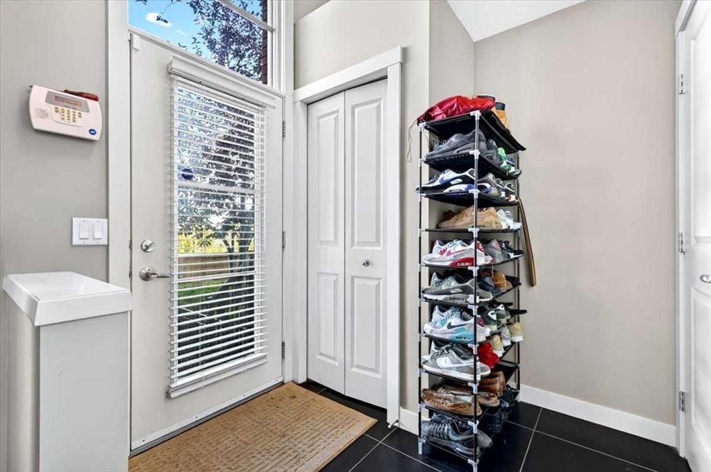 73 Aspen Hills Terrace SW, Calgary — photo 5 of 35
