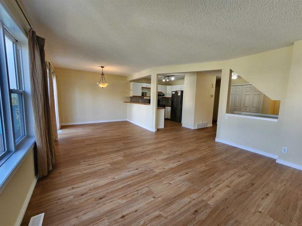 717 Harvest Hills Drive NE, Calgary — photo 3 of 39