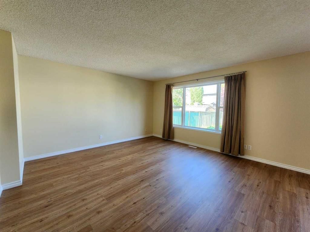 717 Harvest Hills Drive NE, Calgary — photo 5 of 39
