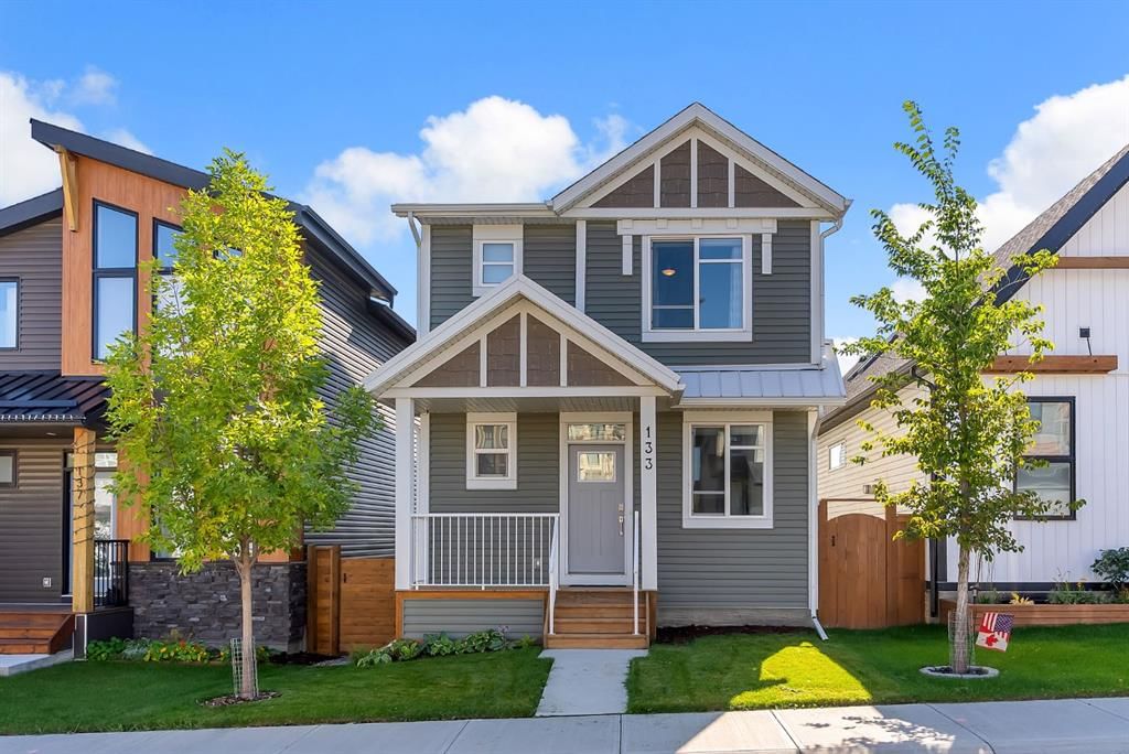 133 Rochester Way NW, Calgary — main listing photo