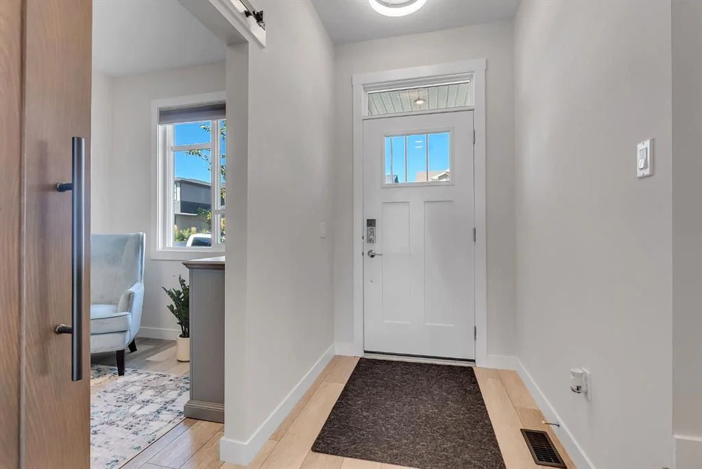 133 Rochester Way NW, Calgary — photo 2 of 45