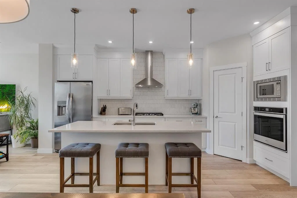 133 Rochester Way NW, Calgary — photo 4 of 45