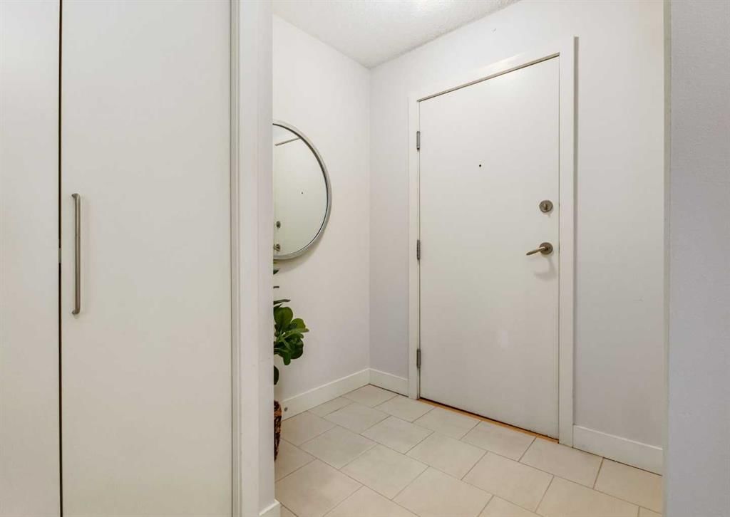 339, 35 Richard Court SW, Calgary — photo 4 of 49