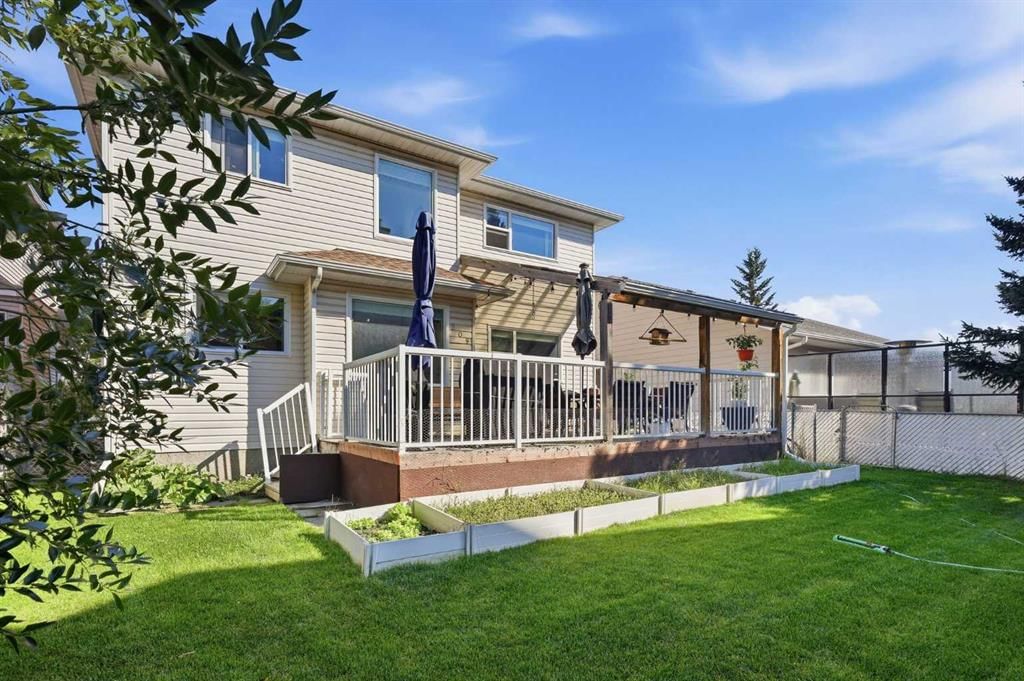 209 schubert Place NW, Calgary — main listing photo