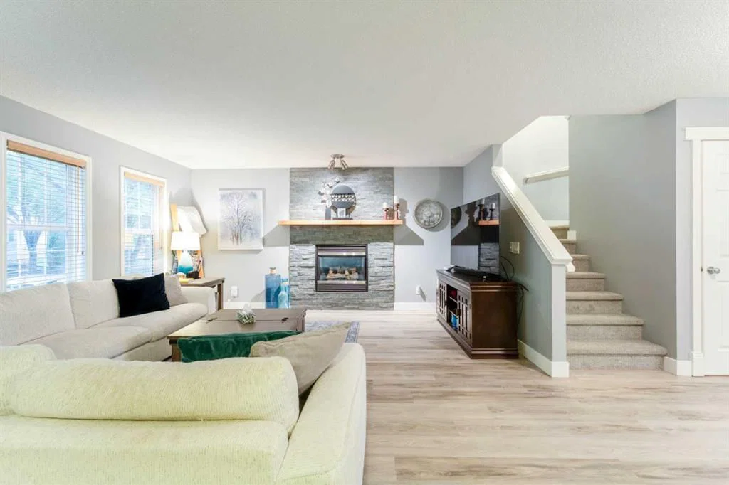 43 Elgin Drive SE, Calgary — photo 4 of 48