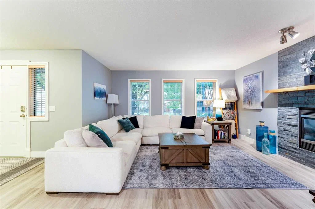 43 Elgin Drive SE, Calgary — photo 5 of 48