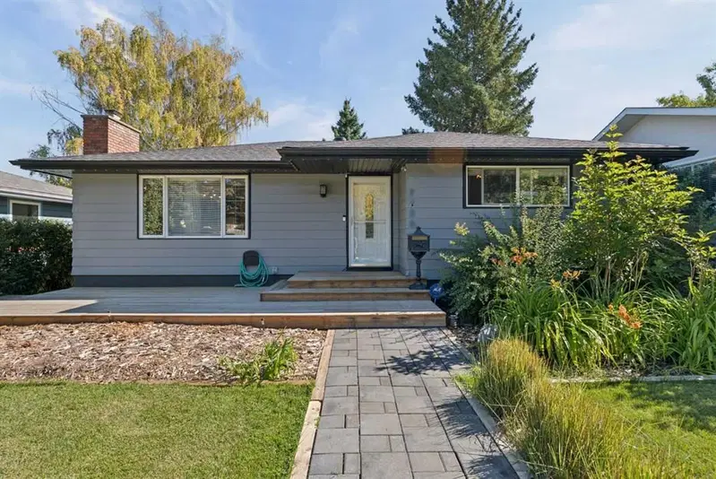 7120 8 Street NW, Calgary — main listing photo