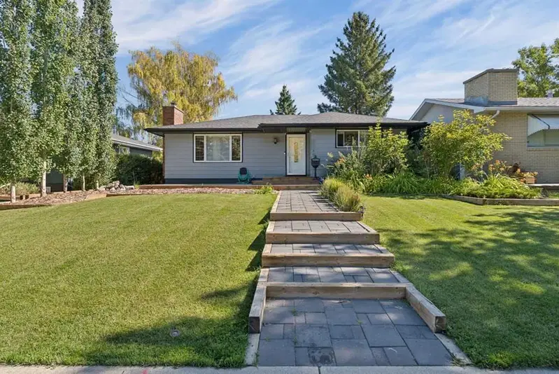 7120 8 Street NW, Calgary — photo 2 of 30