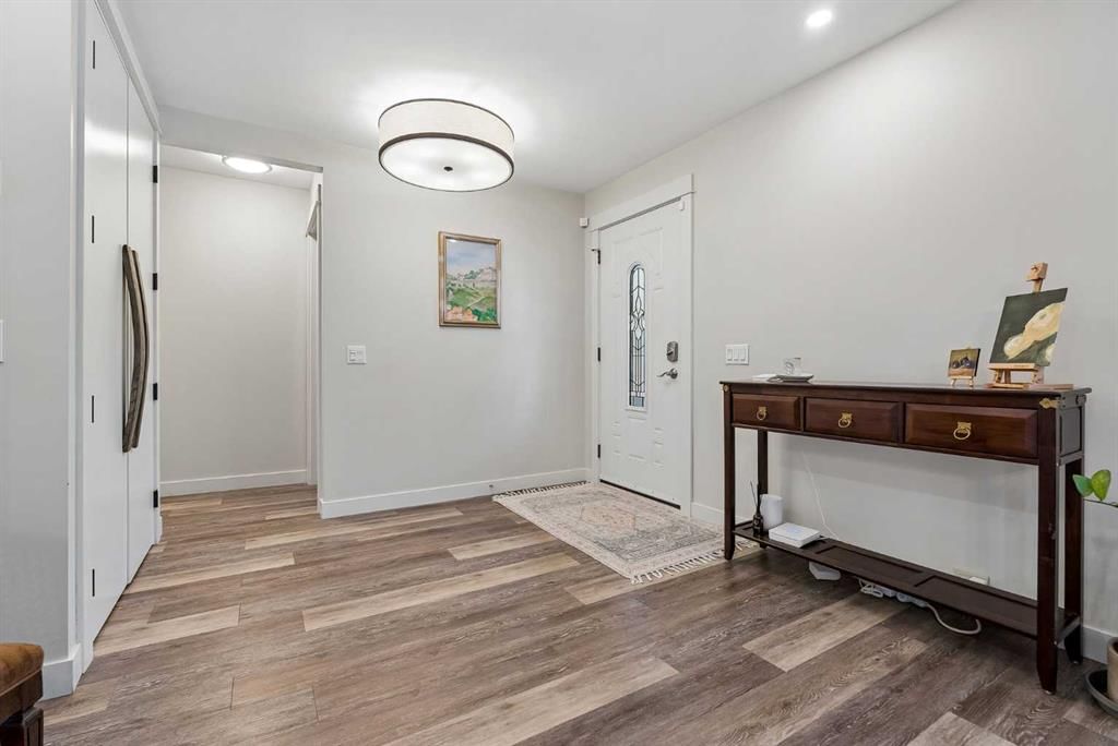 7120 8 Street NW, Calgary — photo 4 of 30