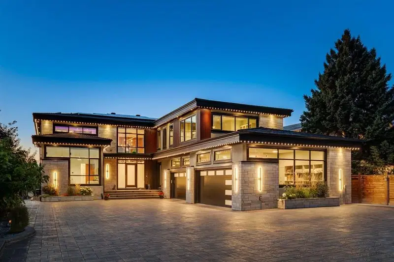 1911 52 Street NW, Calgary — main listing photo