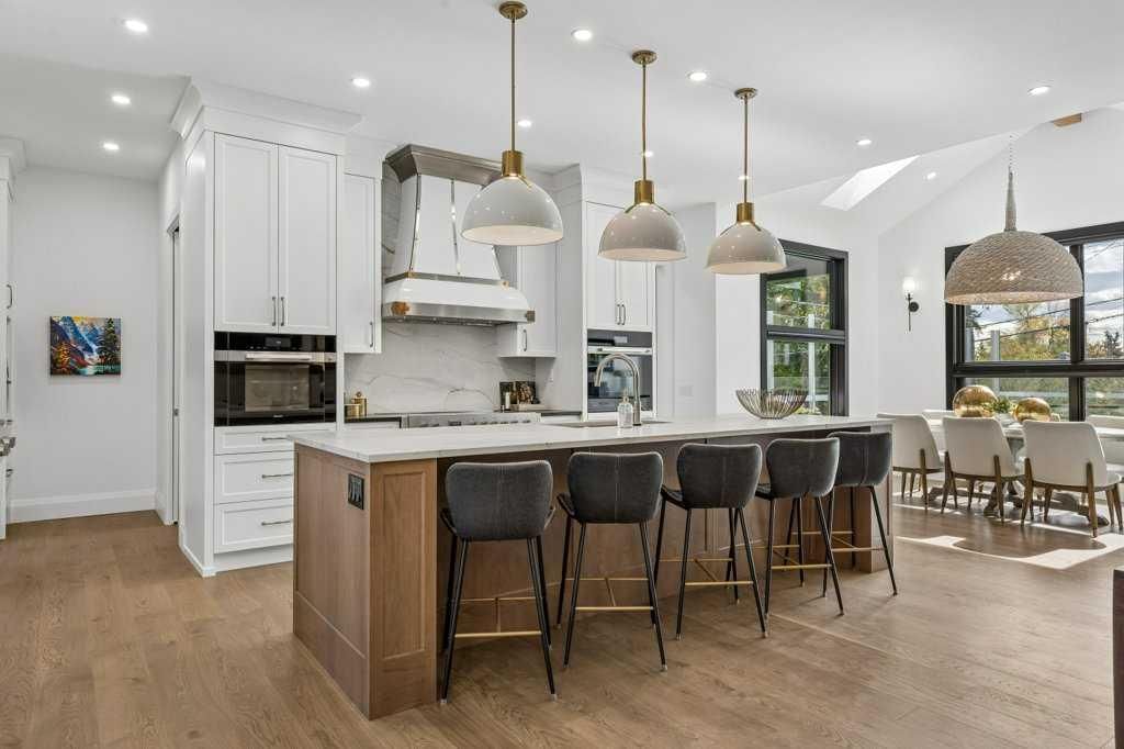 1217 38 Avenue SW, Calgary — photo 2 of 44