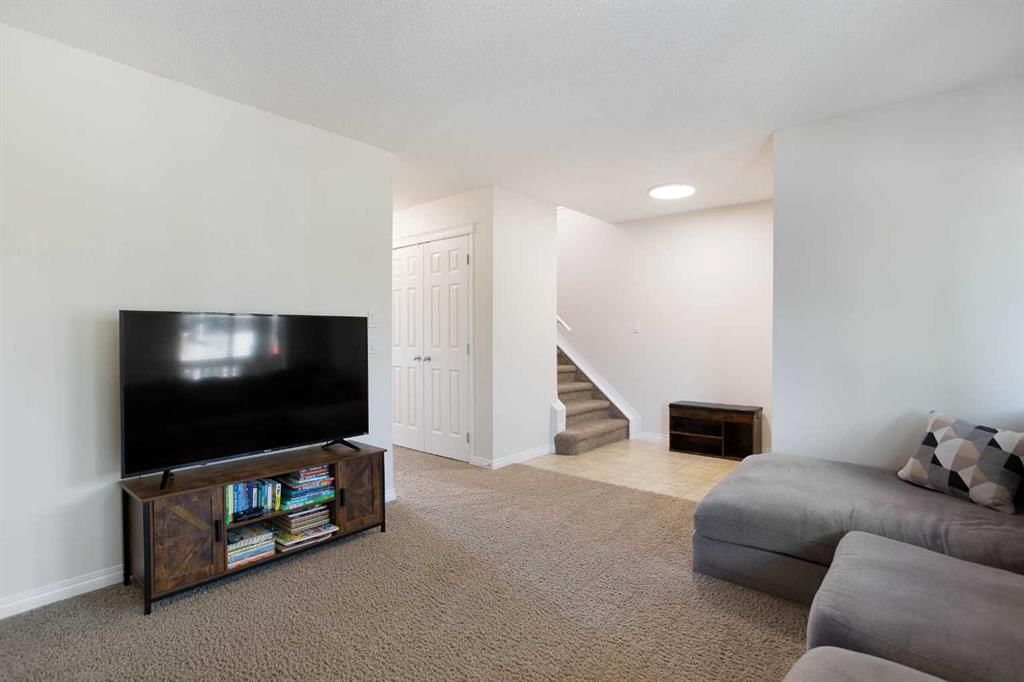 283 Evansdale Way NW, Calgary — photo 5 of 29