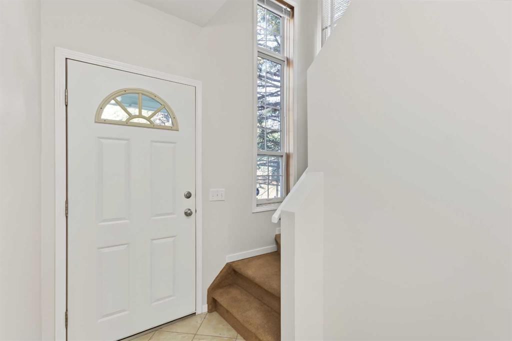 43 Shawinigan Lane SW, Calgary — photo 3 of 30