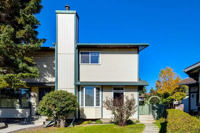 22 Deermeade Bay SE, Calgary — semi-detached home for sale