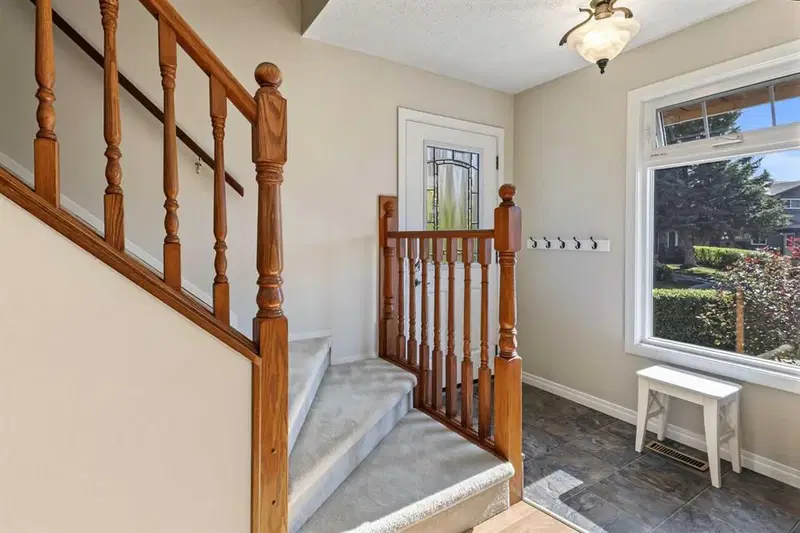 22 Deermeade Bay SE, Calgary — photo 3 of 40
