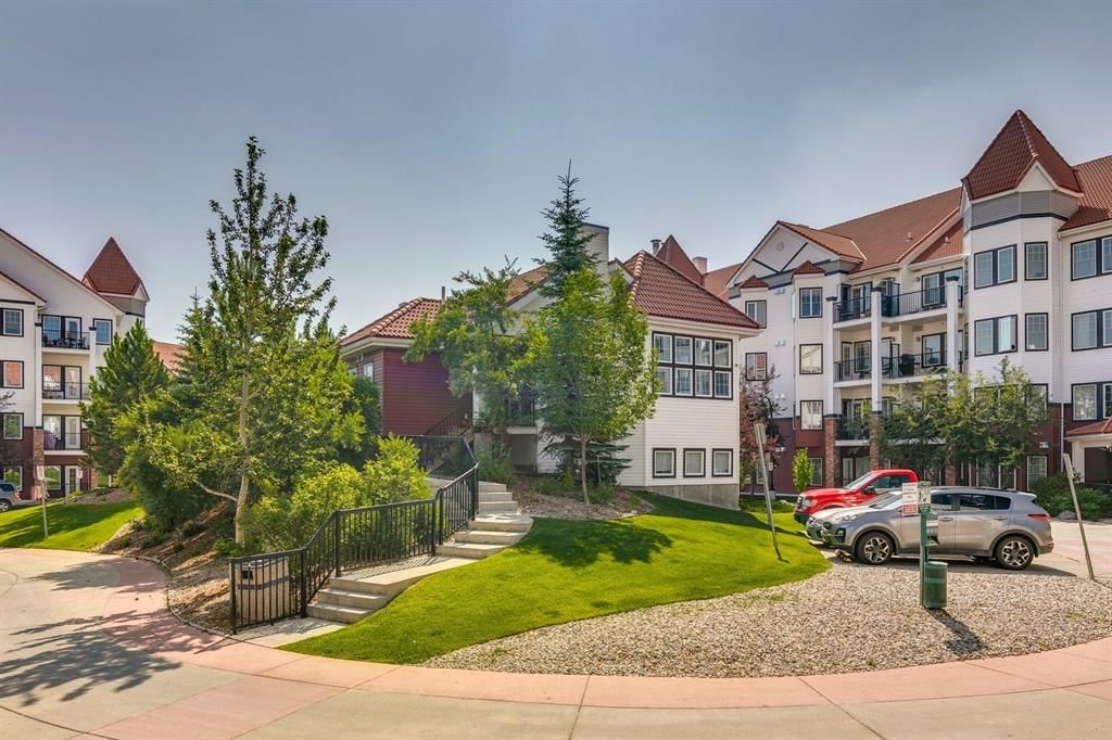 210, 20 Royal Oak Plaza NW, Calgary — photo 4 of 42