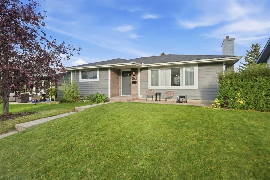 1161 hunterston Hill NW, Calgary — photo 2 of 47