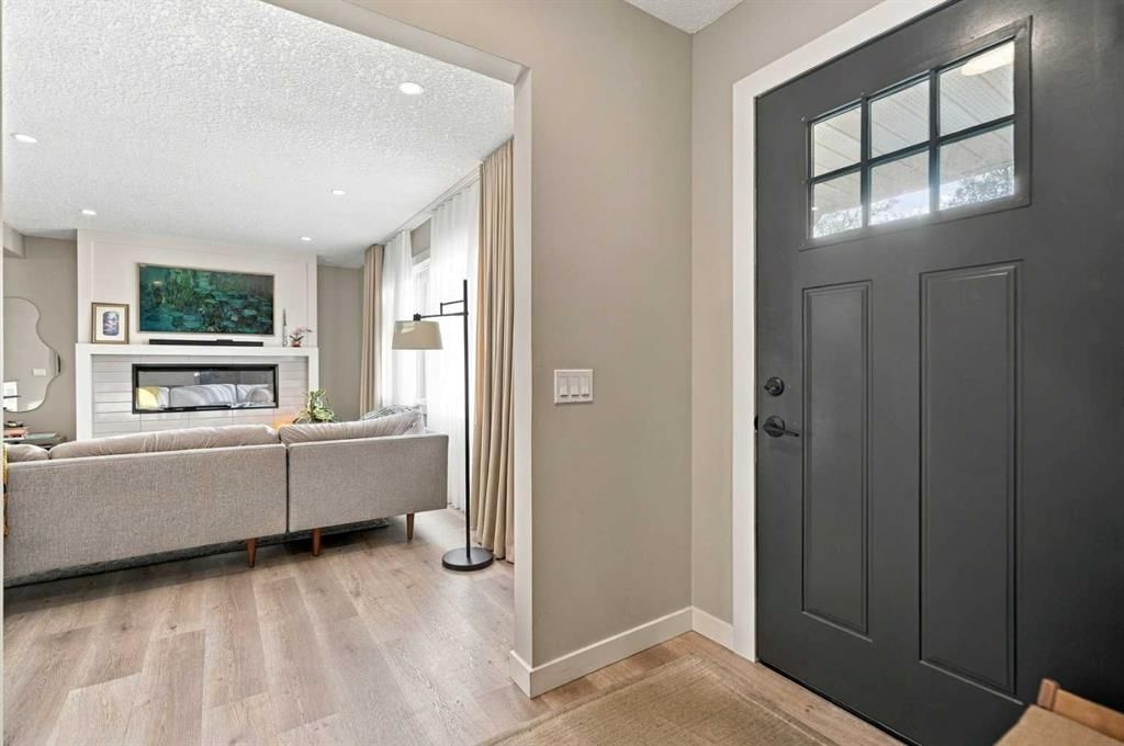 1161 hunterston Hill NW, Calgary — photo 3 of 47