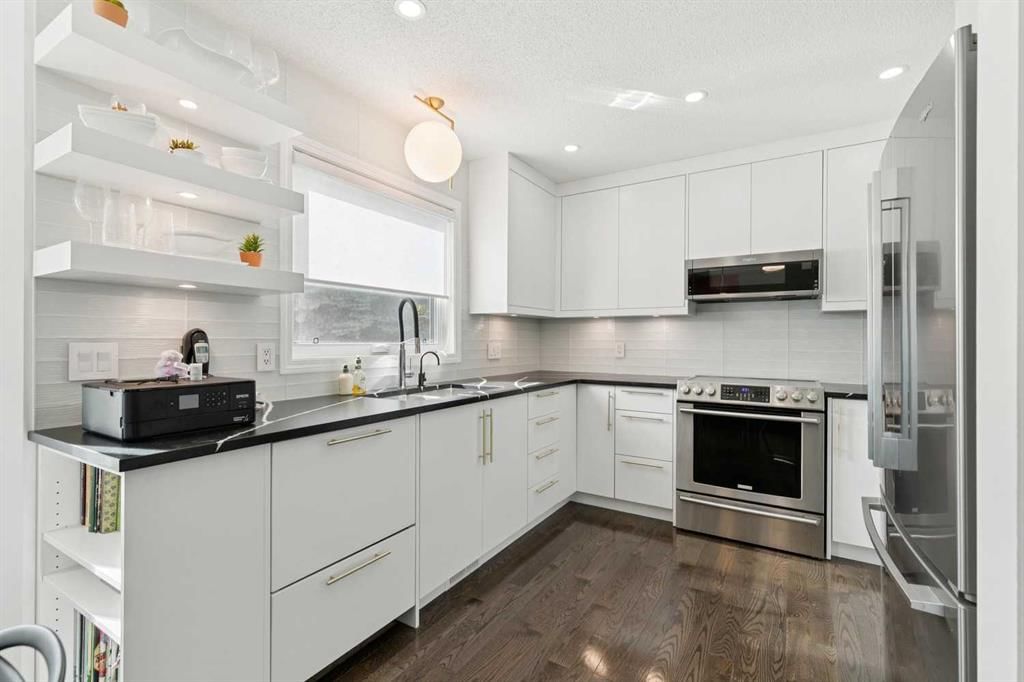 39 Shannon Hill SW, Calgary — photo 2 of 42