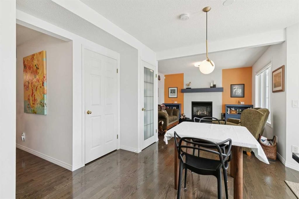 39 Shannon Hill SW, Calgary — photo 4 of 42