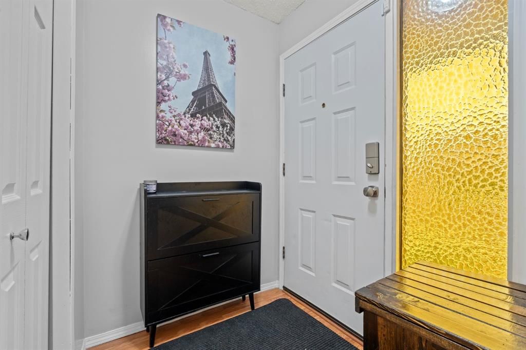 27 Templemont Drive NE, Calgary — photo 2 of 40