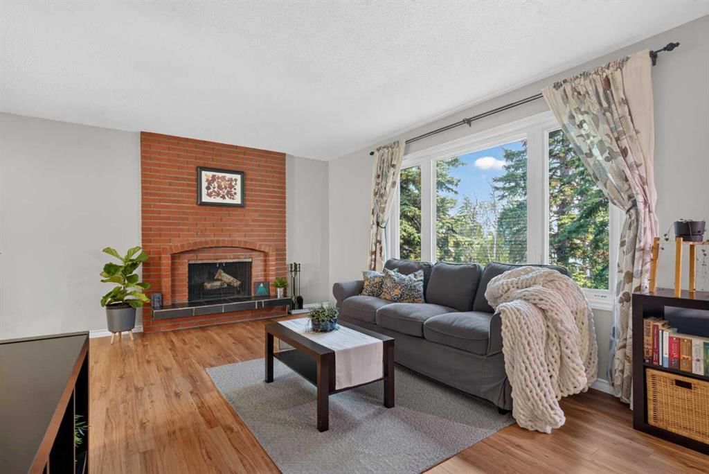 292 Silver Brook Way NW, Calgary — photo 3 of 28