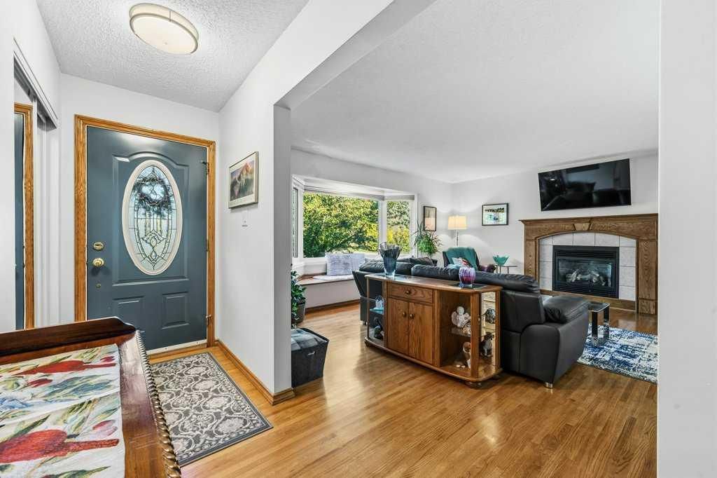 7804 7 Street SW, Calgary — photo 4 of 50