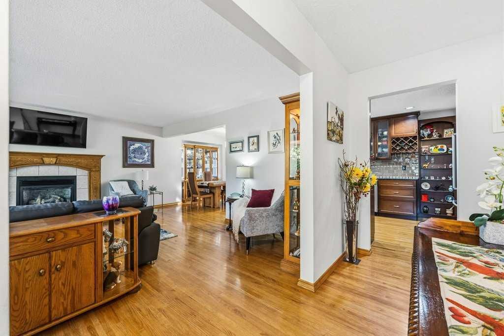 7804 7 Street SW, Calgary — photo 5 of 50