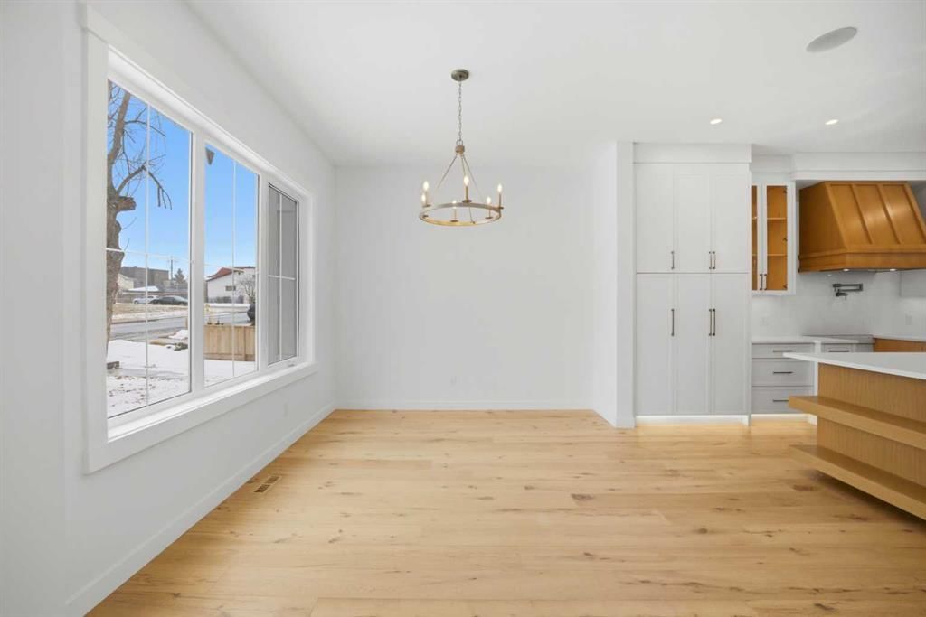 4711 19 Avenue NW, Calgary — photo 4 of 47