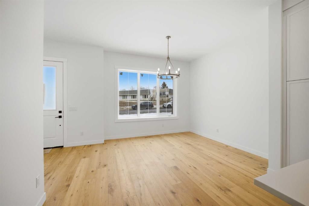 4711 19 Avenue NW, Calgary — photo 5 of 47
