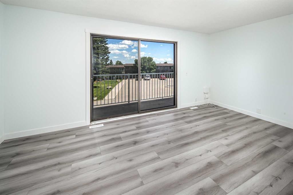 49, 1055 72 Avenue NW, Calgary — photo 2 of 26