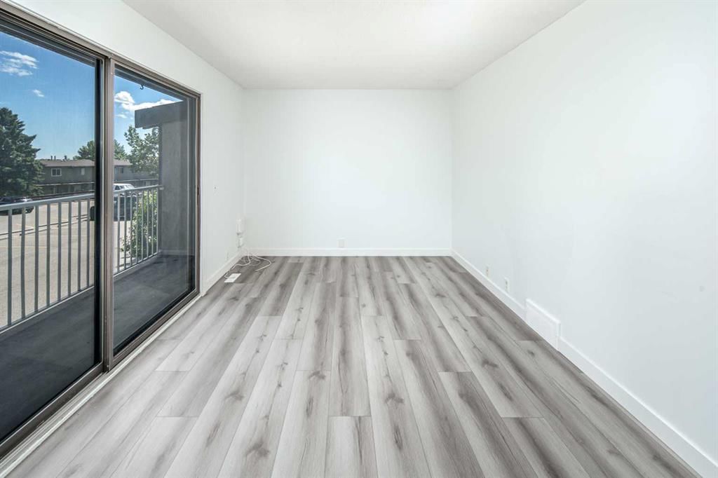 49, 1055 72 Avenue NW, Calgary — photo 3 of 26