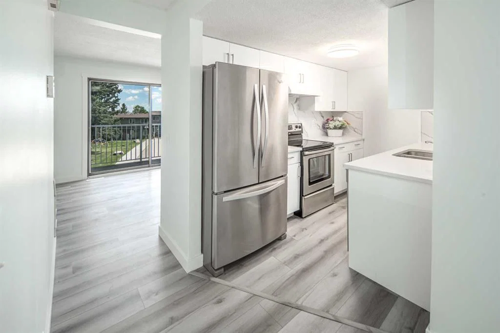 49, 1055 72 Avenue NW, Calgary — photo 5 of 26