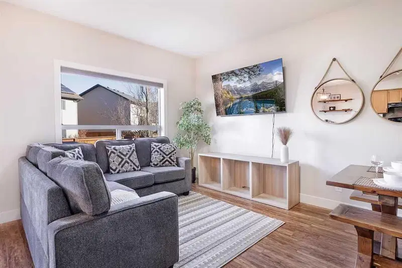 235 Cougar Plateau Way SW, Calgary — photo 3 of 31