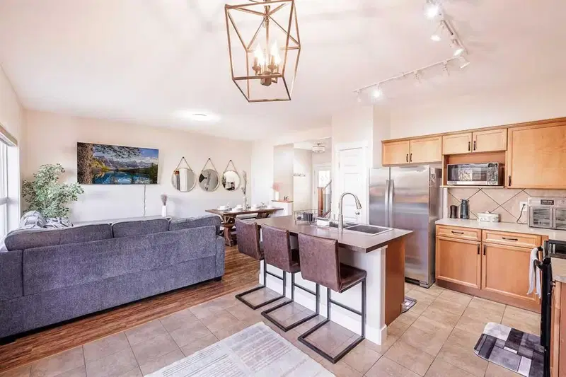 235 Cougar Plateau Way SW, Calgary — photo 4 of 31